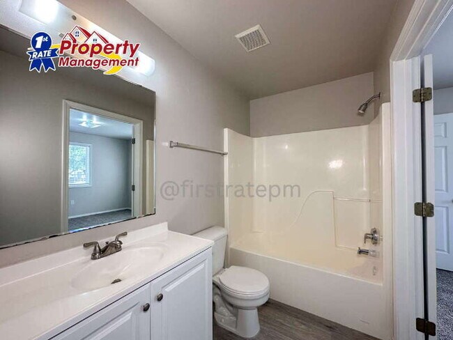 Building Photo - 5843 W Clearview Ln