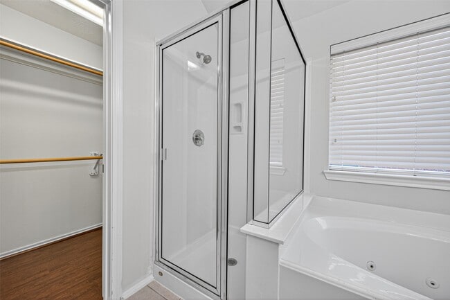 Building Photo - 6927 Great Oaks Shadow Dr