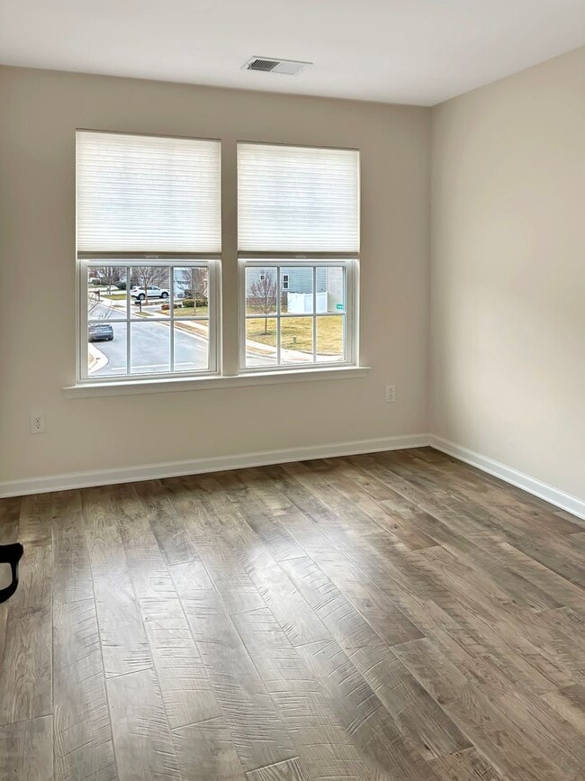 Building Photo - Modern and Luxurious 3 Bed/2.5 Bath in Atlee