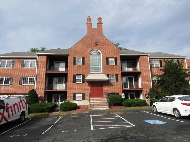 Building facade - 5 Louisburg Square, 7