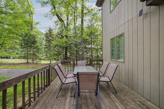 Building Photo - 141 Tommy's Ln