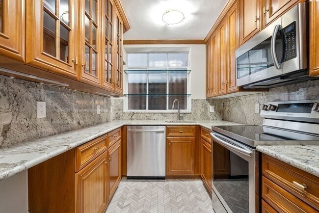 Primary Photo - 265 Beacon St