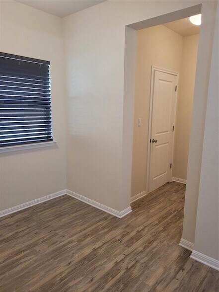 Building Photo - 8136 Daisy Cutter Crossing