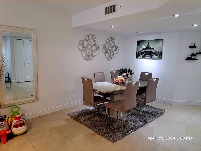 Common Areas - Dining Room - 8851 NW 110th Pl