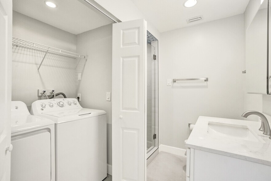 Building Photo - 960 SW 28th St