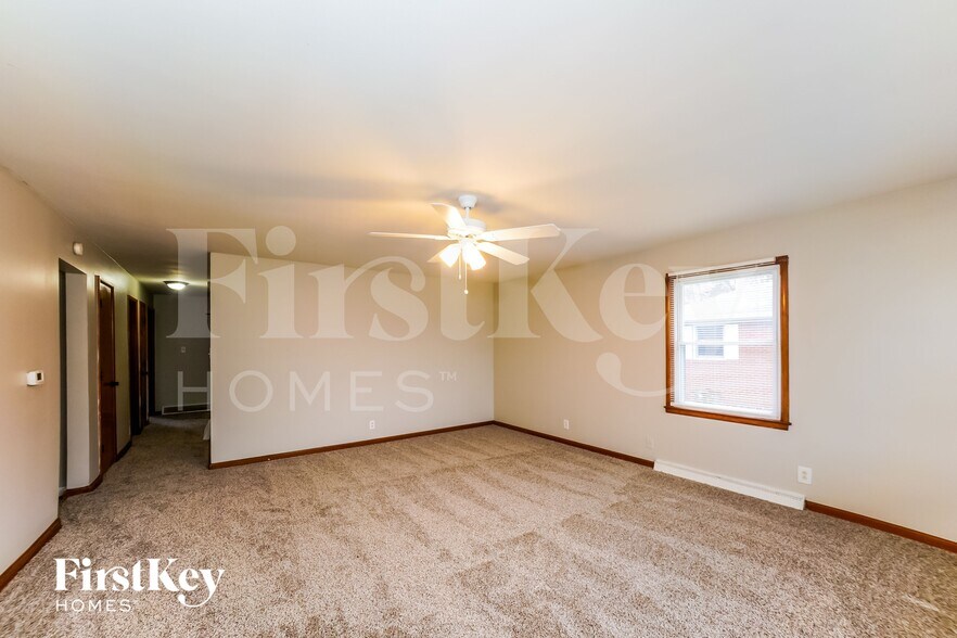 Building Photo - 5909 Nash Ln