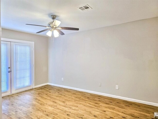 Building Photo - 5922 Densmore Dr