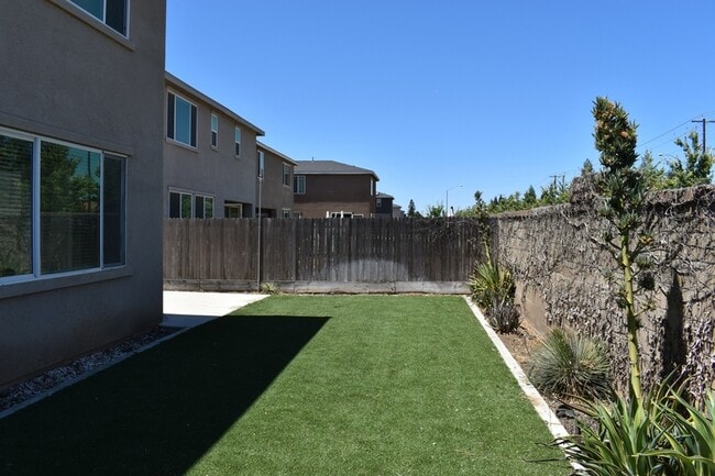 Building Photo - 2375 Explorador Dr