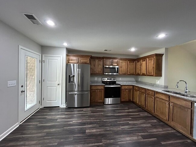 Building Photo - 610 Constitution Dr