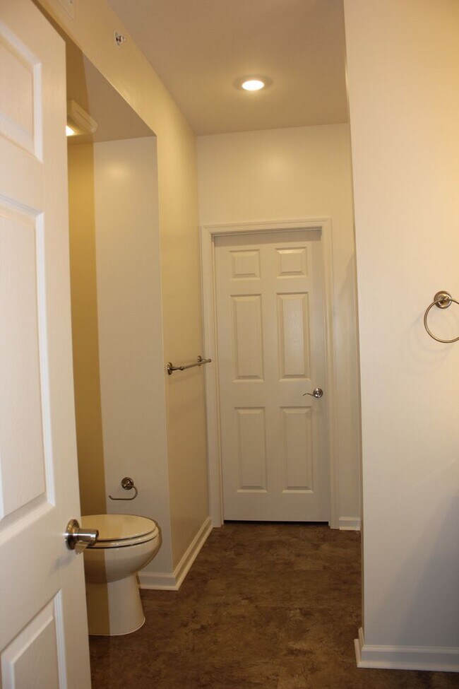 Building Photo - Nice 2 Bed 2 Bath Condo for Rent