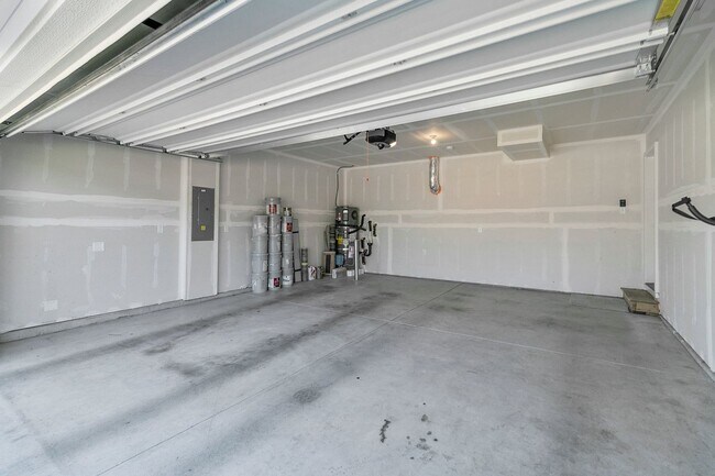 Building Photo - Modern 3-Bed Home in Lacey - $25K+ in Upgr...