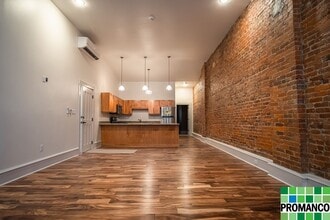 Building Photo - Downtown Luxury Loft Apartment