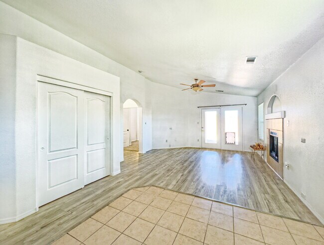 Building Photo - Nice, 1 Level, 4 Bedroom Home in Northern Meadows