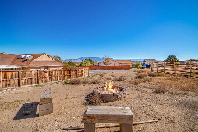 Building Photo - Charming 3-Bedroom Family Home in Orchard Mesa with Incredible Views!!!