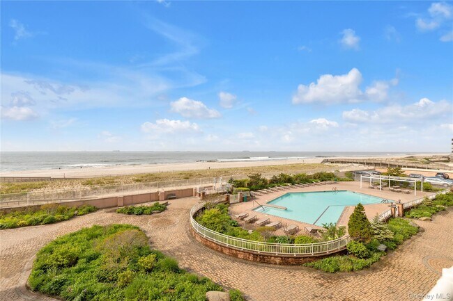 Building Photo - 830 Shore Rd