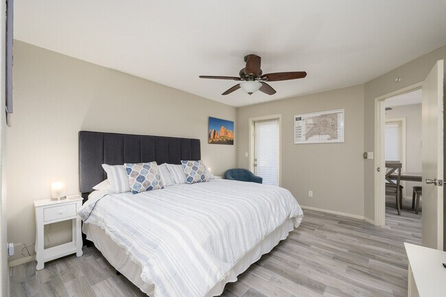 Building Photo - 4850 E Desert Cove Ave