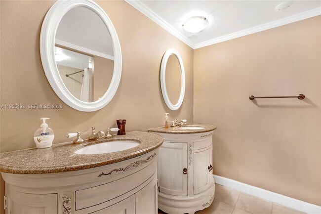 Building Photo - 6039 Collins Ave