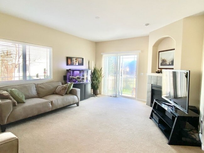 Building Photo - 2 Bedroom, 2.5 Bath Townhome with 2 Car Attached Garage in Fort Collins, Colorado