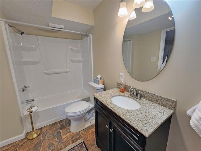 Building Photo - 718 Rosecliff Rd
