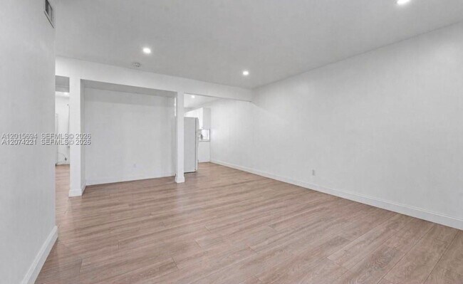 Building Photo - 8550 Byron Ave