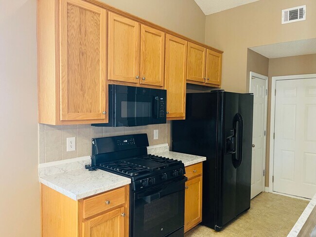 Building Photo - Welcome home! 3 Bedroom 2 Bath home in Sum...