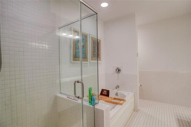 Building Photo - 245 N Highland Ave NE