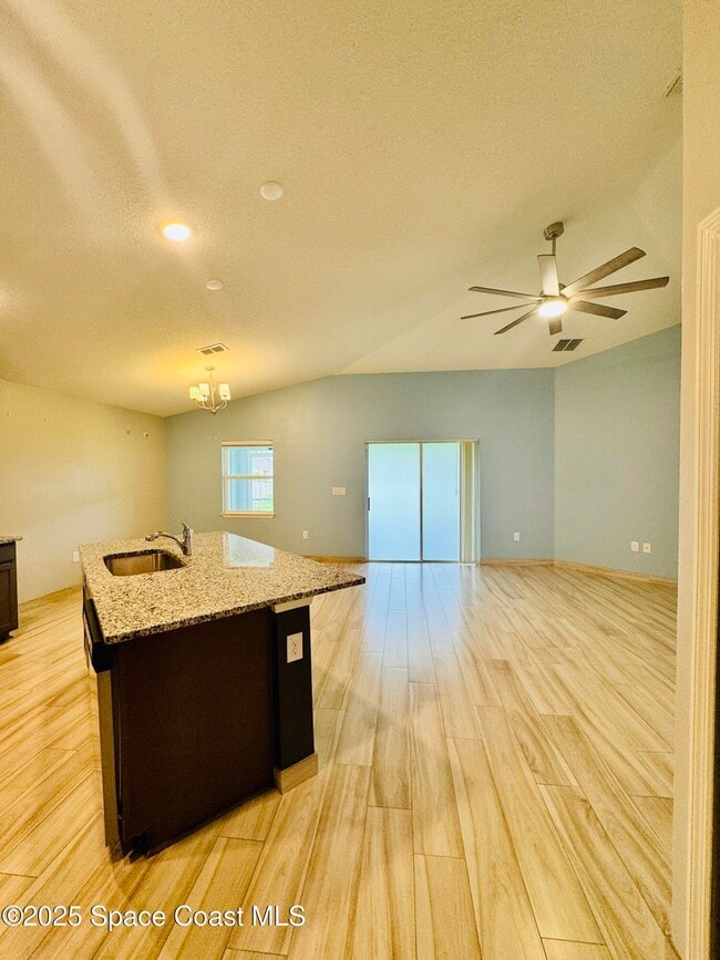 Building Photo - 1066 Dania Cir