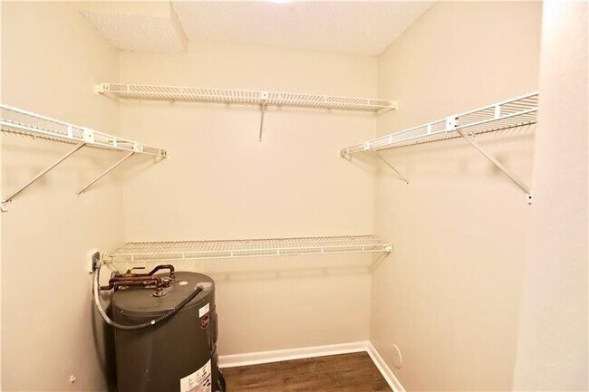 Building Photo - 9835 Three Lakes Cir