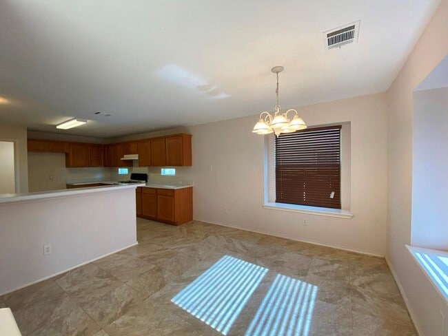 Building Photo - 145 Strawn
