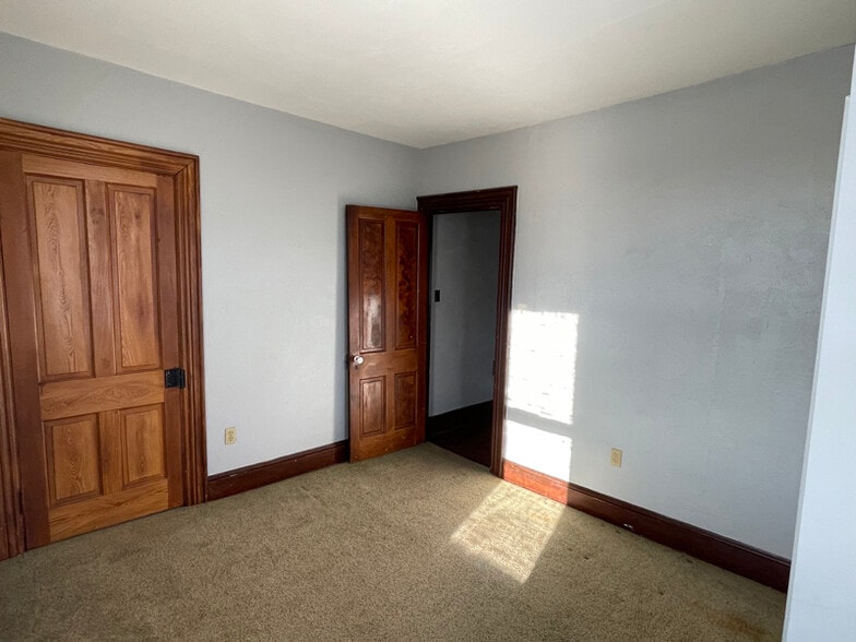 Building Photo - 156 S Broad St