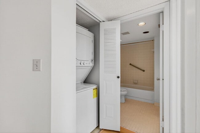 Building Photo - 1501 Cayman Way