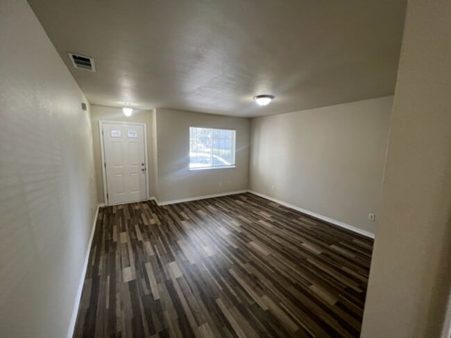 Building Photo - COMING SOON -  3 BEDROOM TOWNHOME W/ GARAGE