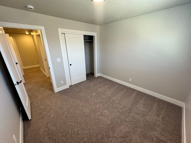 Building Photo - Coral Canyon 4-Bedroom End-Unit Townhome! Brand New!!