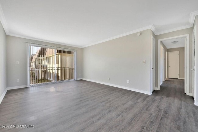 Building Photo - 2 Bedroom Unit