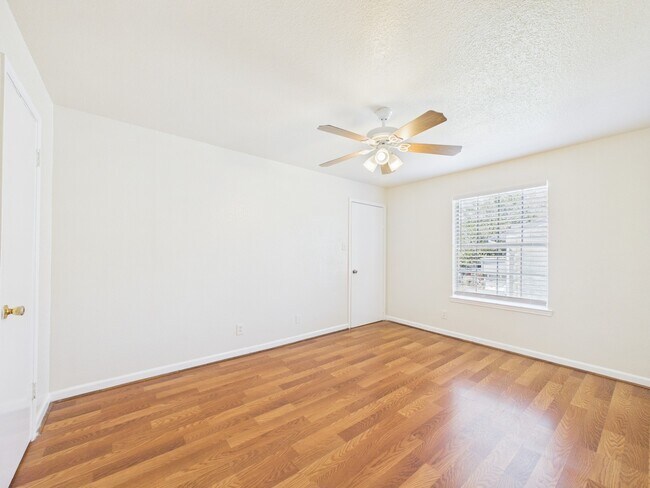 Building Photo - 9700 Leawood Blvd