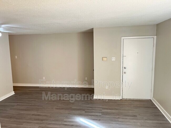 Building Photo - 1355 Garden Rd