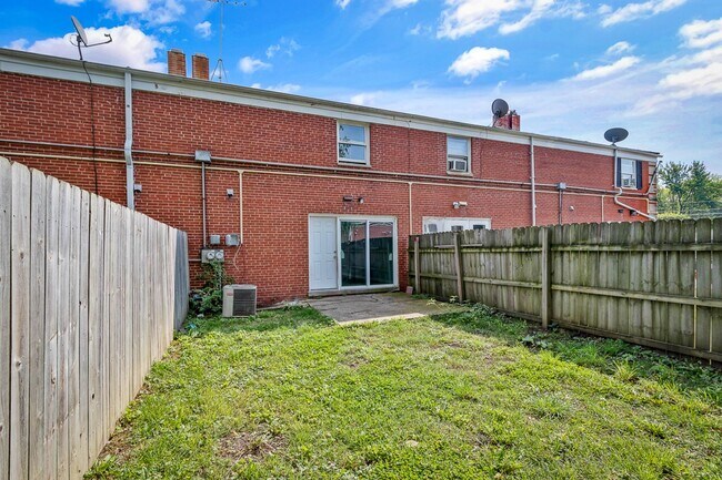 Building Photo - 843 McHenry Rd