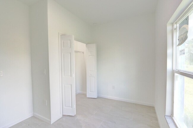 Building Photo - BRAND NEW 3/2/1-SAVANNAH MODEL-GREAT SW LEHIGH LOCATION