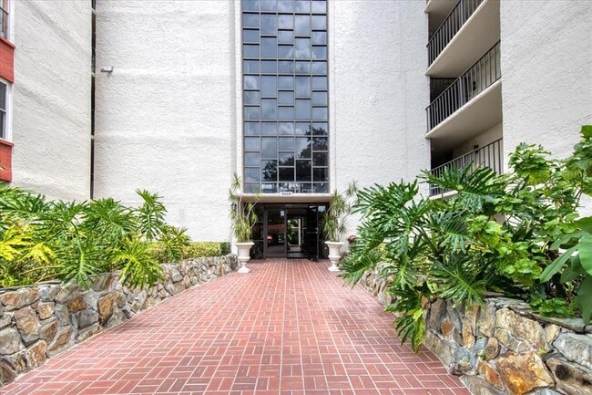 Building Photo - 2699 Seville Blvd