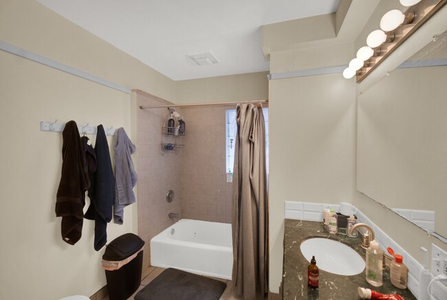 Building Photo - 807 Foster St