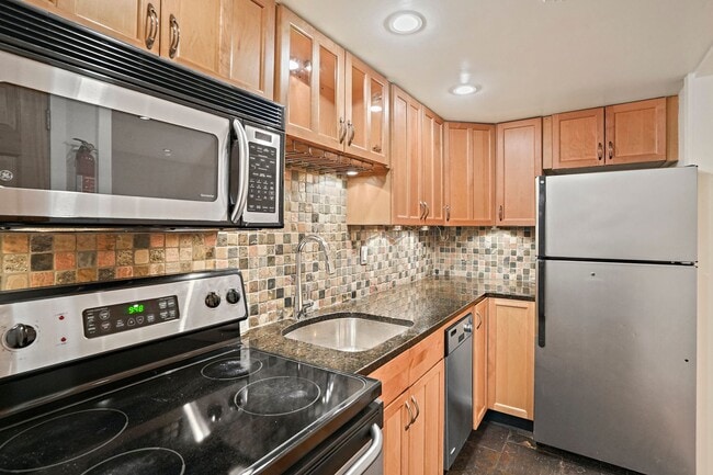Building Photo - Beautiful One Bedroom in the Heart of Foggy Bottom| Water and Gas Included!