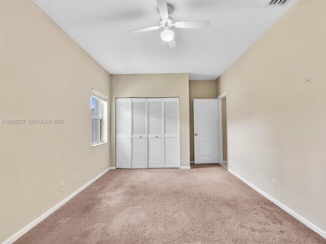 Building Photo - 11335 Lakeshore Dr