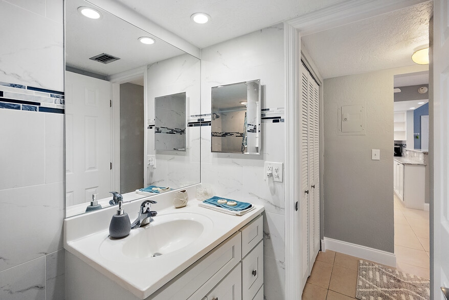 Building Photo - 11440 1st St E