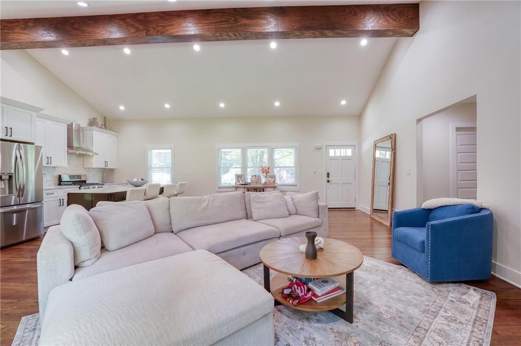 Building Photo - 3076 McCully Dr NE