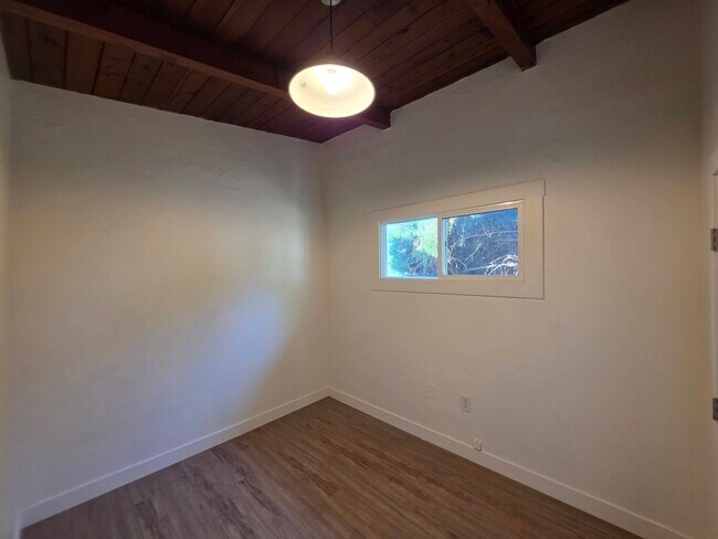 Building Photo - 2021 N Rd 48