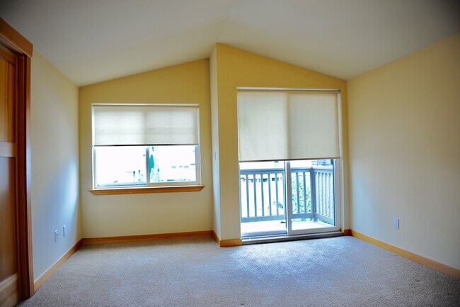 Building Photo - 6533 35th Ave NE