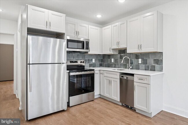 Building Photo - 2534 S 61st St