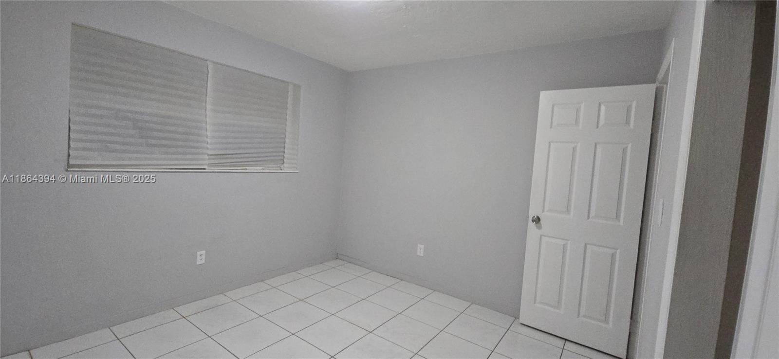 Building Photo - 502 N 70th Way