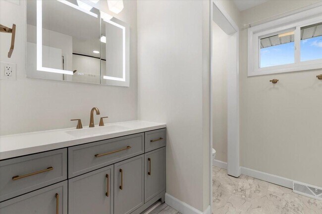 Building Photo - 100 9th Ave