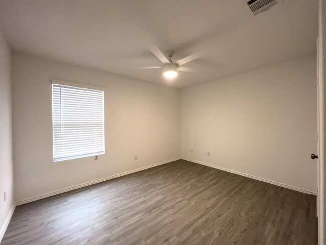 Building Photo - 5940 Sunset Song Ln